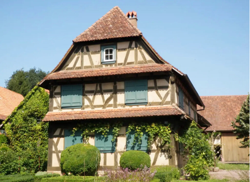 maisons de campagne avec des poutres en bois